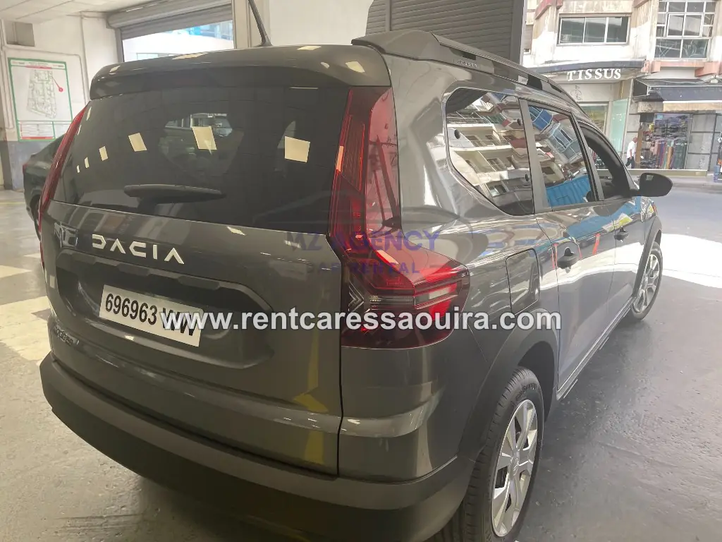 Jogger rental Essaouira – rear view roof rails | Mz Agency